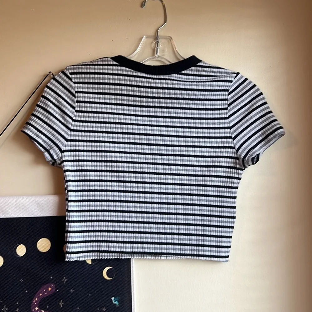 Striped Crop Top - Picture 4 of 4